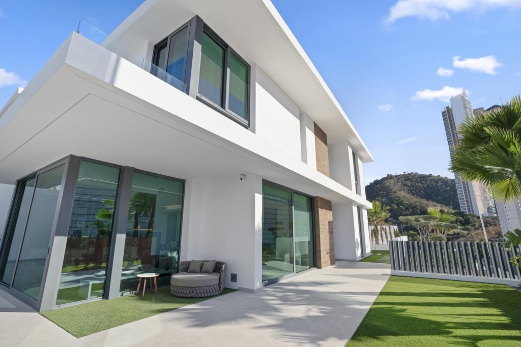 Imagen 2 de Exclusivas villas de diseño con vistas al skyline de Benidorm desde 1.080.000 €
