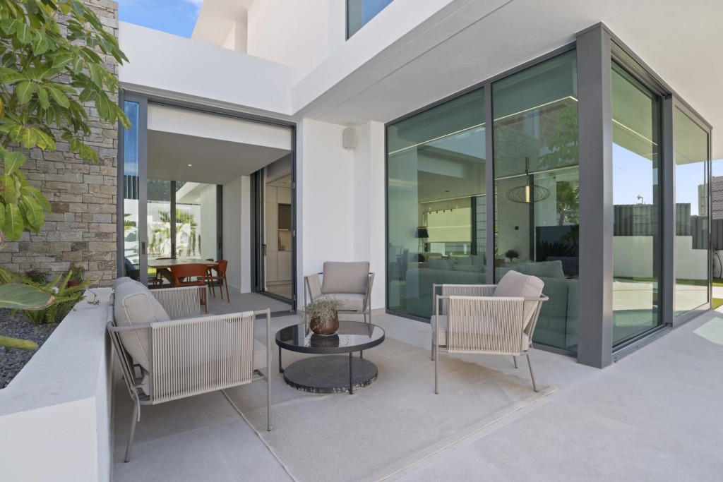 Imagen 3 de Exclusivas villas de diseño con vistas al skyline de Benidorm desde 1.080.000 €
