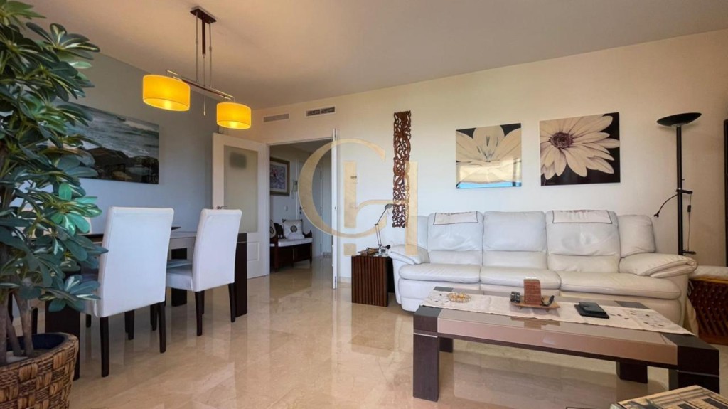 Imagen 4 de Exclusivo apartamento en Los Altos de Sierra Cortina con impresionantes vistas al mar y al skyline de Benidorm.
