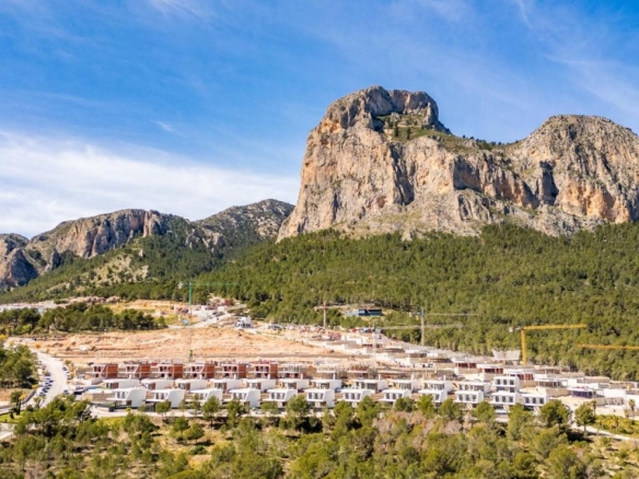 Imagen 4 de Entre el mar y la montaña: Modernas villas con piscina privada y vistas panorámicas