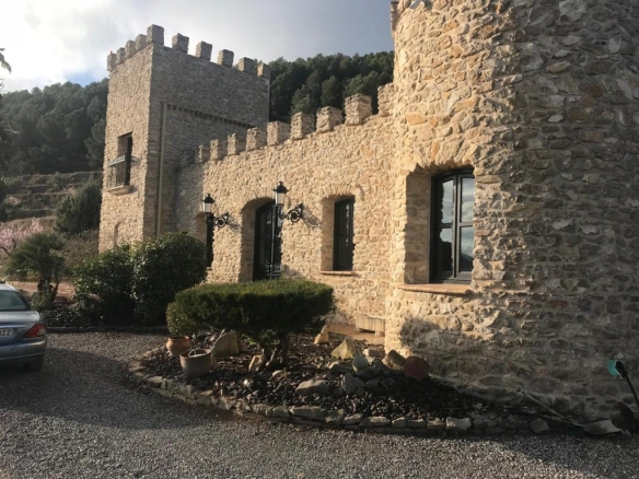 Imagen 2 de Precioso Castillo en Relleu en plena montaña