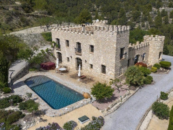 Imagen 1 de Precioso Castillo en Relleu en plena montaña