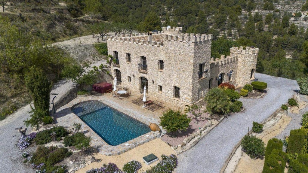 Imagen 1 de Precioso Castillo en Relleu en plena montaña
