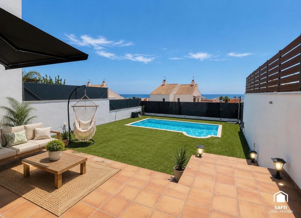 Imagen 2 de Espectacular chalet recién reformado con piscina privada y vistas al mar en Mas Mel