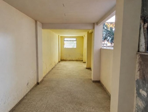 Imagen 4 de EN VENTA AMPLIO LOCAL CON PROYECTO PARA DOS VIVIENDAS CON GARAJES