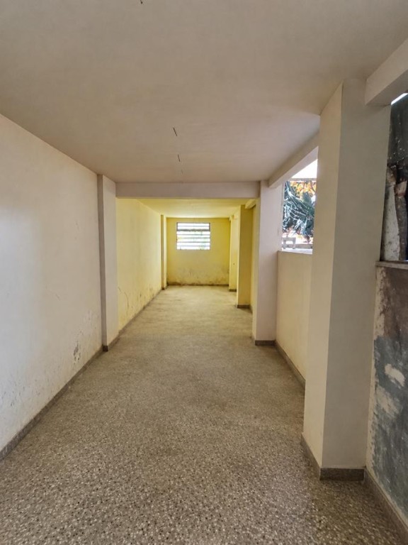 Imagen 4 de EN VENTA AMPLIO LOCAL CON PROYECTO PARA DOS VIVIENDAS CON GARAJES