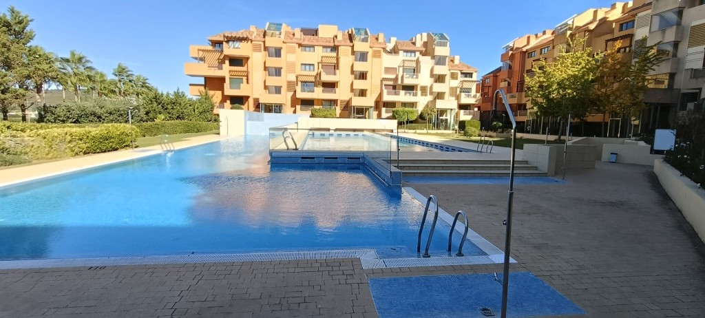 Imagen 1 de ESPECTACULAR PISO DE LUJO EN LA MARINA DE SOTOGRANDE. LARGA TEMPORADA