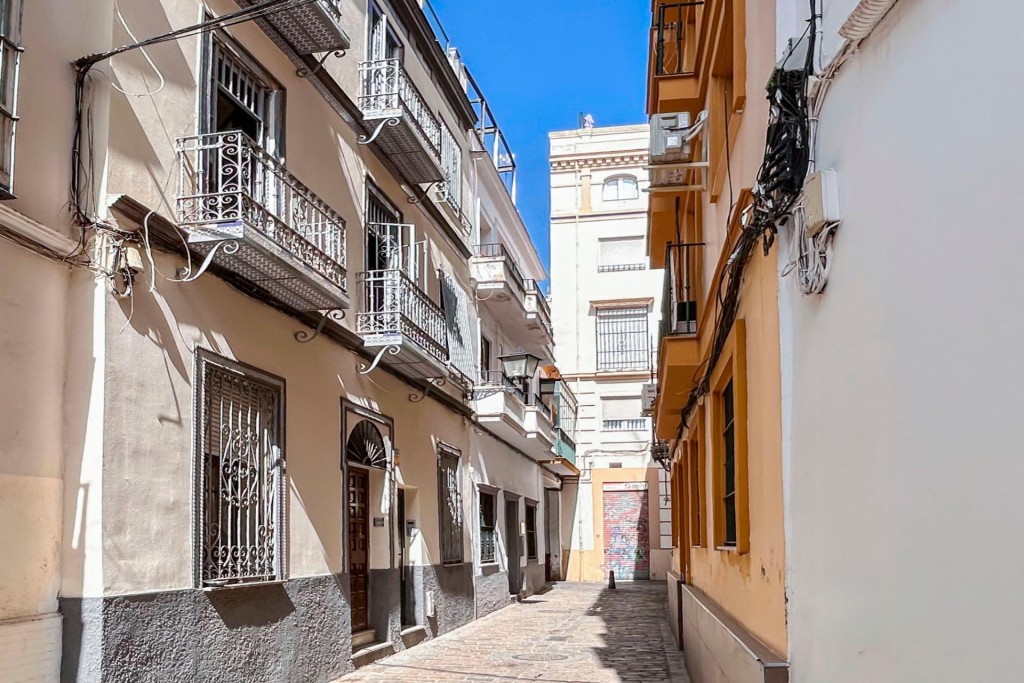 Imagen 2 de Edificio en venta en Calle Adolfo Cuellar junto a calle Zaragoza y Plaza Nueva !!!