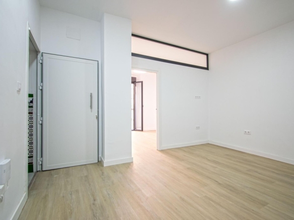 Imagen 3 de Edificio en venta en Calle Adolfo Cuellar junto a calle Zaragoza y Plaza Nueva !!!