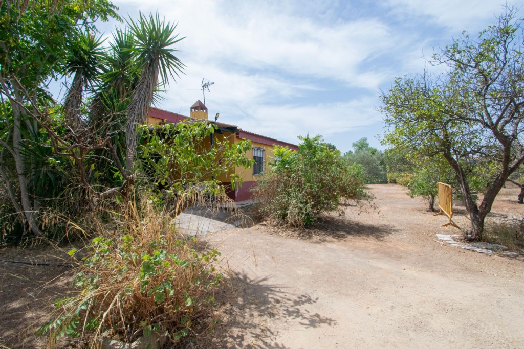 Imagen 3 de Exclusiva casa independiente con gran parcela en La Galbana (Alcalá de Guadaíra)