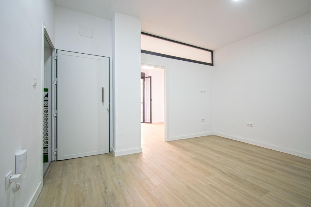 Imagen 3 de Edificio en venta en Calle Adolfo Cuellar junto a calle Zaragoza y Plaza Nueva !!!