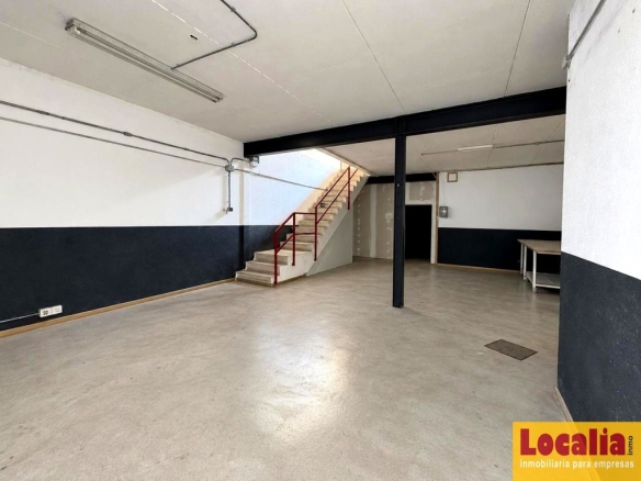 Imagen 2 de Nave de almacenaje vertical y oficinas