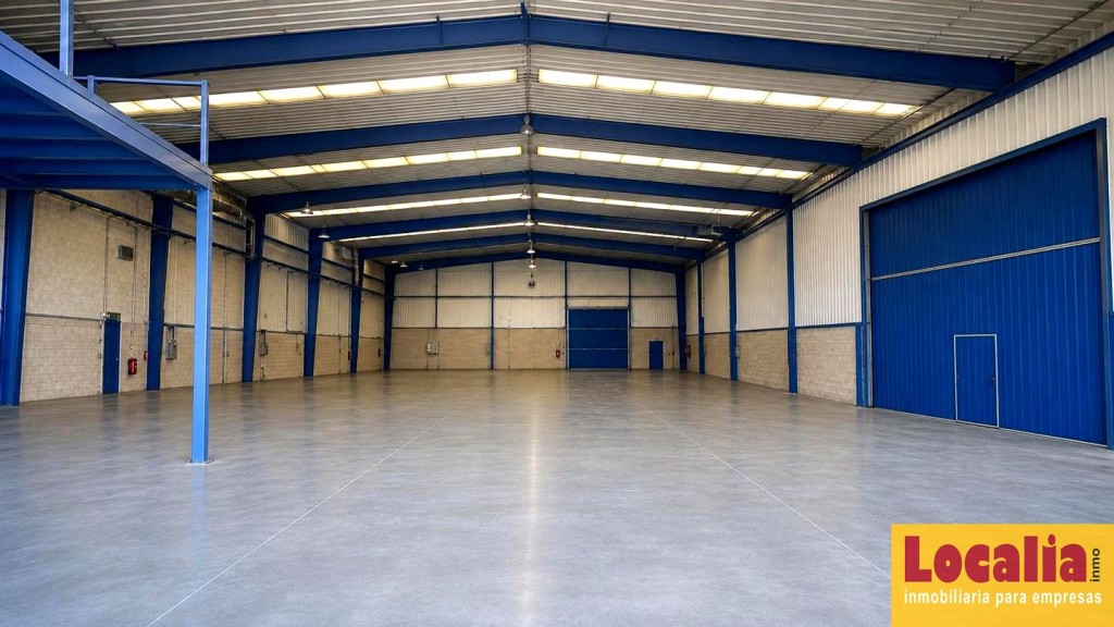 Imagen 2 de Venta de Nave multifuncional con campa en Burgos