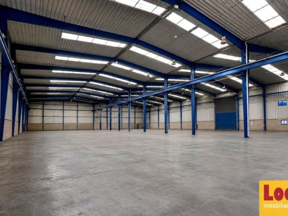 Imagen 3 de Venta de Nave multifuncional con campa en Burgos