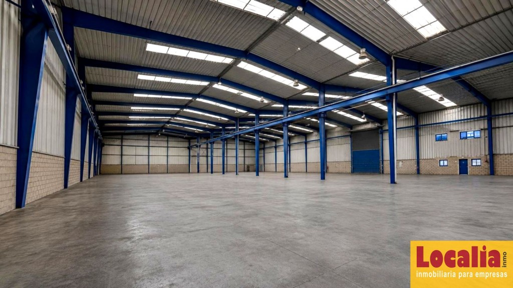 Imagen 3 de Venta de Nave multifuncional con campa en Burgos