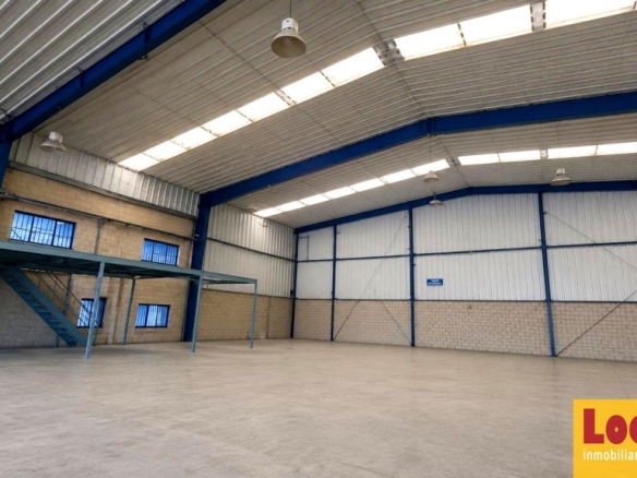 Imagen 4 de Venta de Nave multifuncional con campa en Burgos