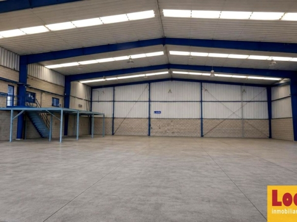 Imagen 1 de Venta de Nave multifuncional con campa en Burgos