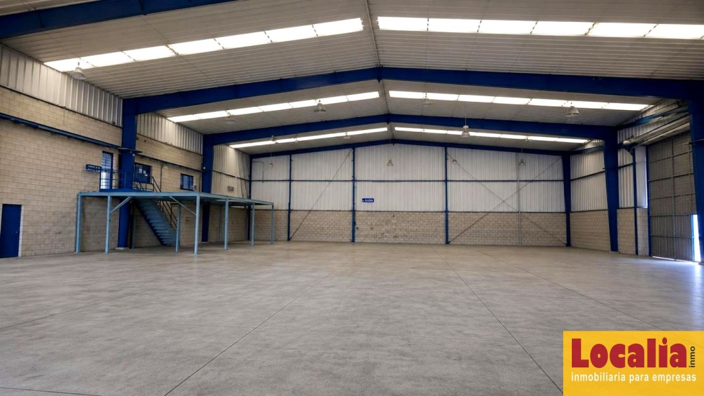 Imagen 1 de Venta de Nave multifuncional con campa en Burgos