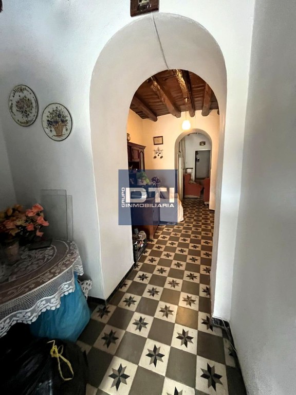 Imagen 2 de CASA EN EL CENTRO DE ARACENA DE 3 DORMITORIOS Y VISTAS A LA IGLESIA (HUELVA)