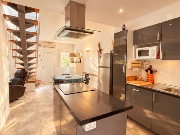 Imagen 1 de Casa de 3 dormitorios con amarre privado de 10 x 3