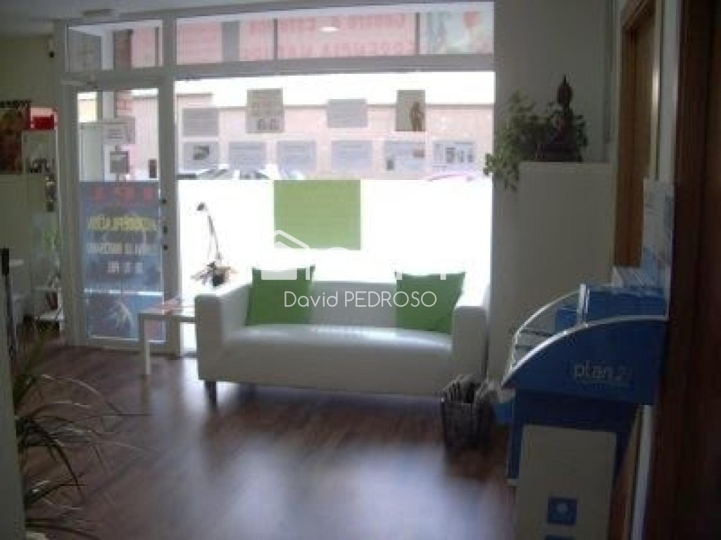 Imagen 2 de GRAN LOCAL CON POSIBILIDAD DE HACER VIVIENDA