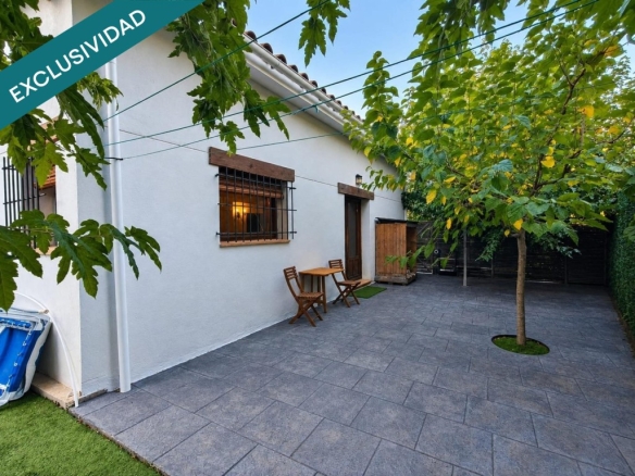 Imagen 2 de En venta un Exclusivo chalet estilo Rústico en Las Comas