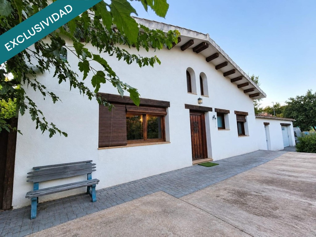 Imagen 1 de En venta un Exclusivo chalet estilo Rústico en Las Comas