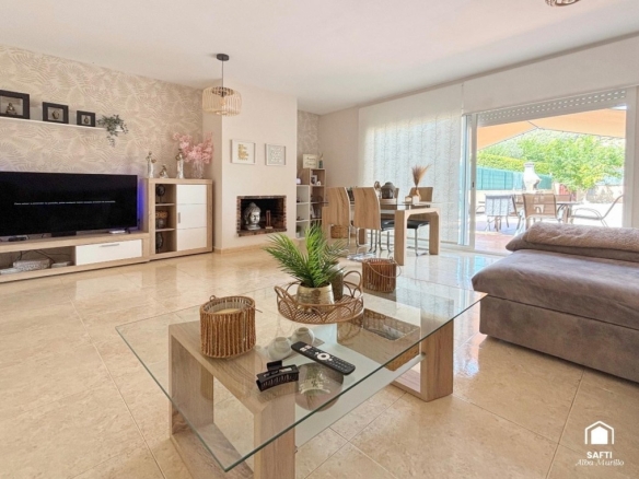Imagen 1 de Preciosa casa adosada con jardín privado a 15 minutos de Sitges