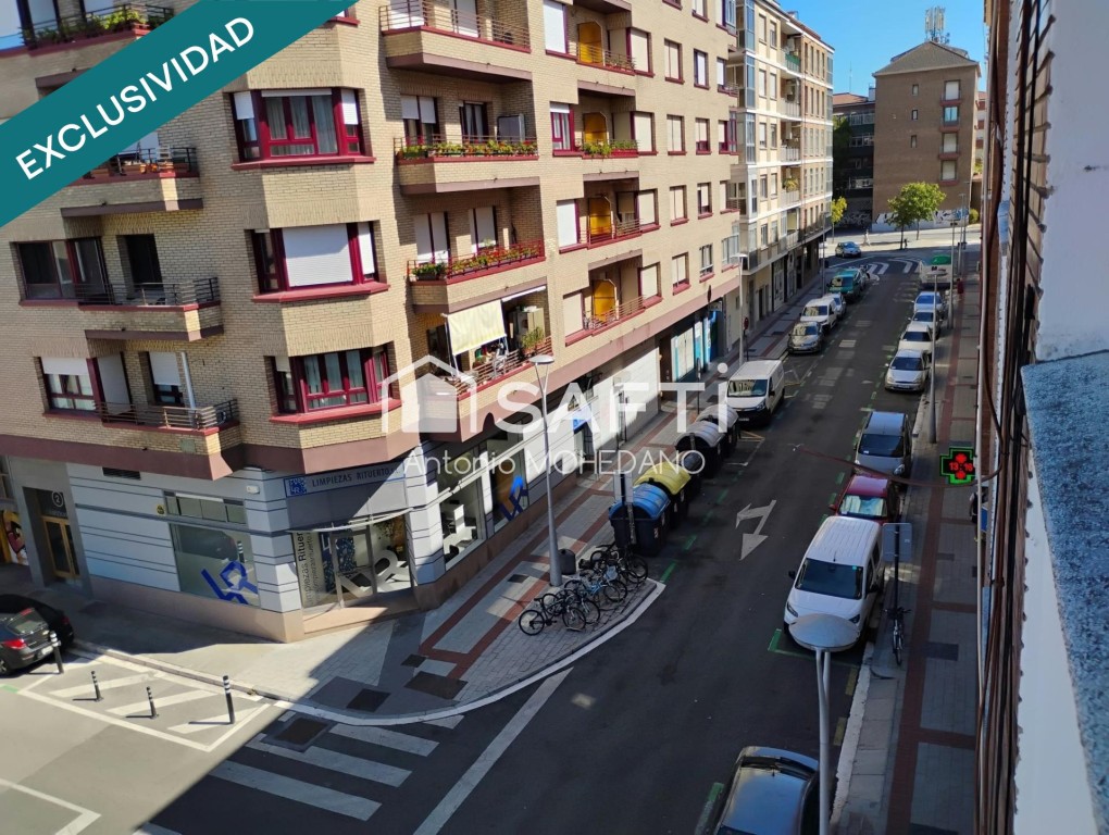 dispone de ascensor y trastero