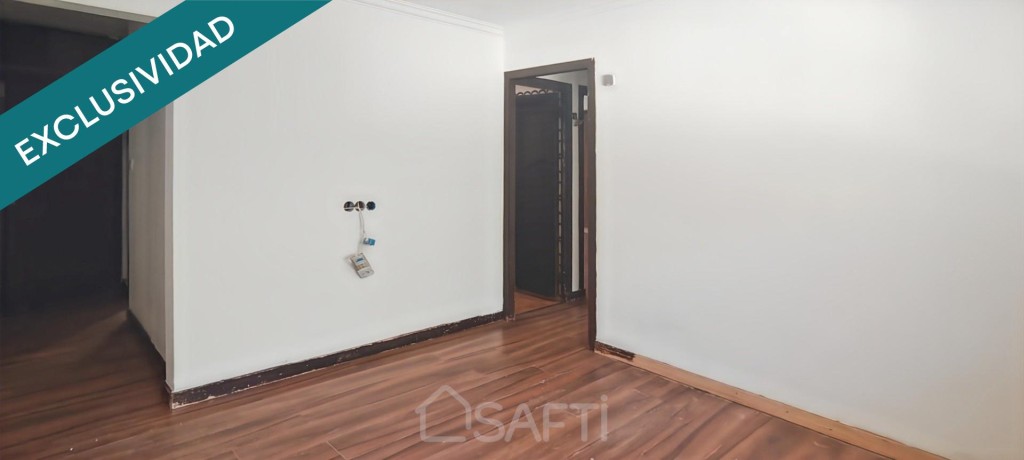 luminoso frente al parque.