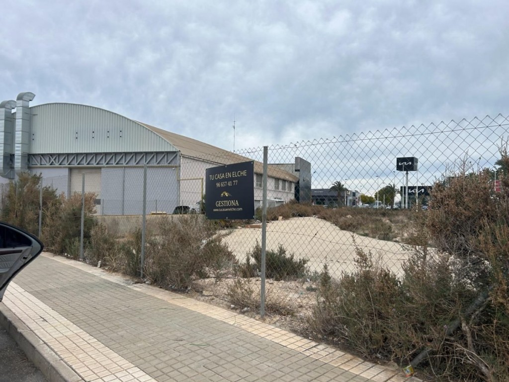 Imagen 2 de Solar industrial en Venta en Elche Alicante