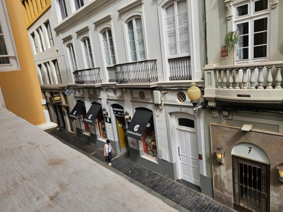 Imagen 1 de Dúplex comercial en venta en Triana – Calle Arena nº 6
