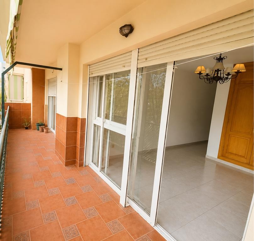 Imagen 2 de ¡VENTA DE GRAN PISO DE 4 HABITACIONES EN EL CENTRO DE ESTEPONA!