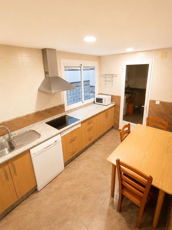 Imagen 3 de ¡VENTA DE GRAN PISO DE 4 HABITACIONES EN EL CENTRO DE ESTEPONA!