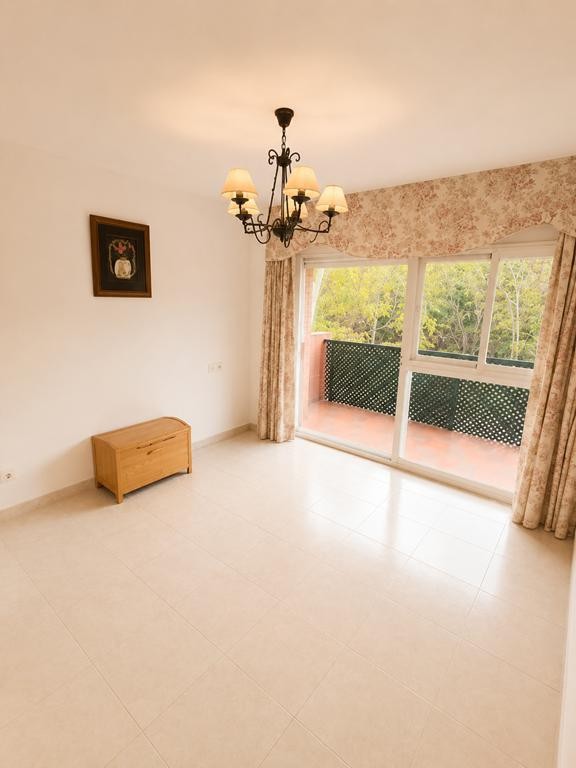 Imagen 4 de ¡VENTA DE GRAN PISO DE 4 HABITACIONES EN EL CENTRO DE ESTEPONA!