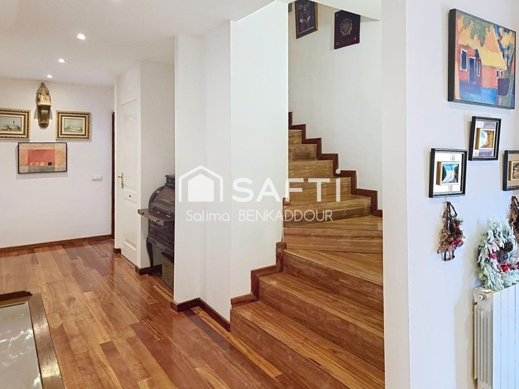 Imagen 3 de Estupendo chalet de 998 m2 de parcela y 620 m2 de vivienda.