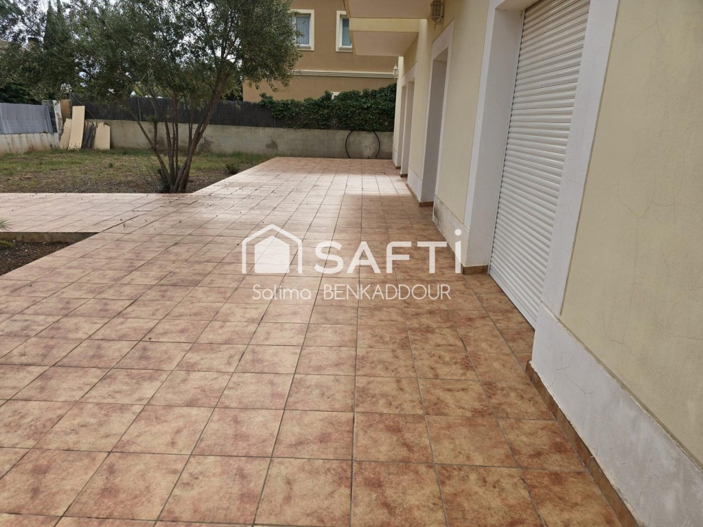 Imagen 4 de Estupendo chalet de 998 m2 de parcela y 620 m2 de vivienda.