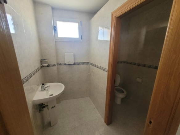 Imagen 2 de VENTA DE VIVIENDA Y LOCAL CON PARCELA ANEXA EN CARRETERA DE BAHABON