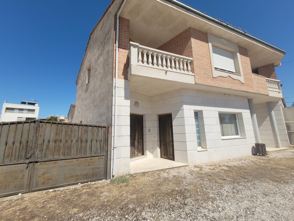 Imagen 3 de VENTA DE VIVIENDA Y LOCAL CON PARCELA ANEXA EN CARRETERA DE BAHABON