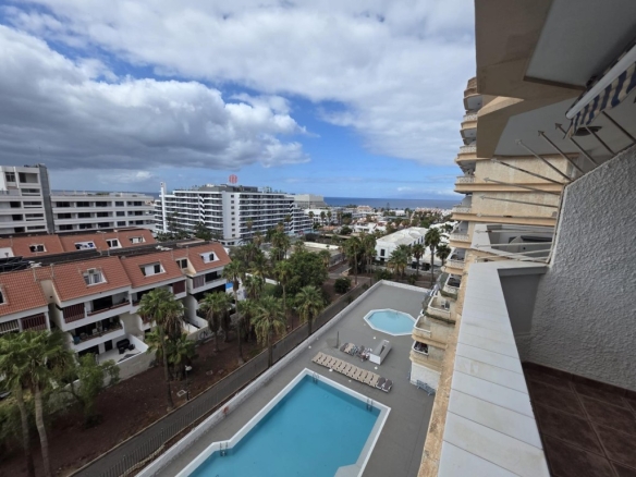 po-1275633-imagen - El Club del Propietario Imagen 1 de Apartamento reformado con vistas al mar en Playa de las Américas