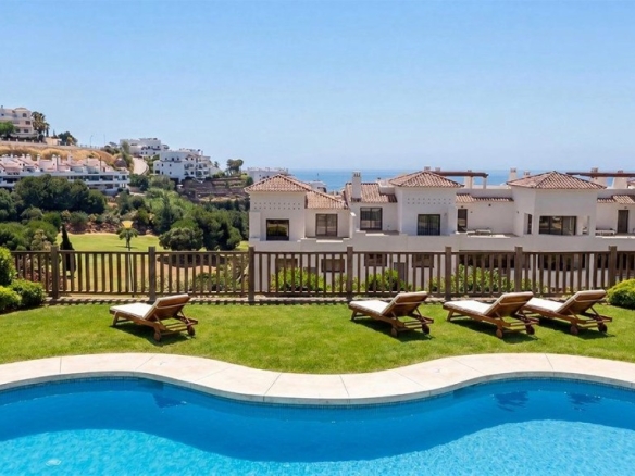 Imagen 3 de ESPECTACULARES VIVIENDAS CON VISTAS AL MAR Y AL GOLF EN DOÑA JULIA – ¡TU OASIS DE TRANQUILIDAD!