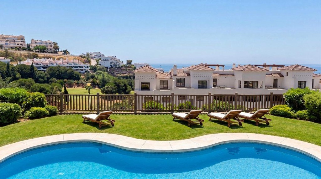 Imagen 3 de ESPECTACULARES VIVIENDAS CON VISTAS AL MAR Y AL GOLF EN DOÑA JULIA – ¡TU OASIS DE TRANQUILIDAD!