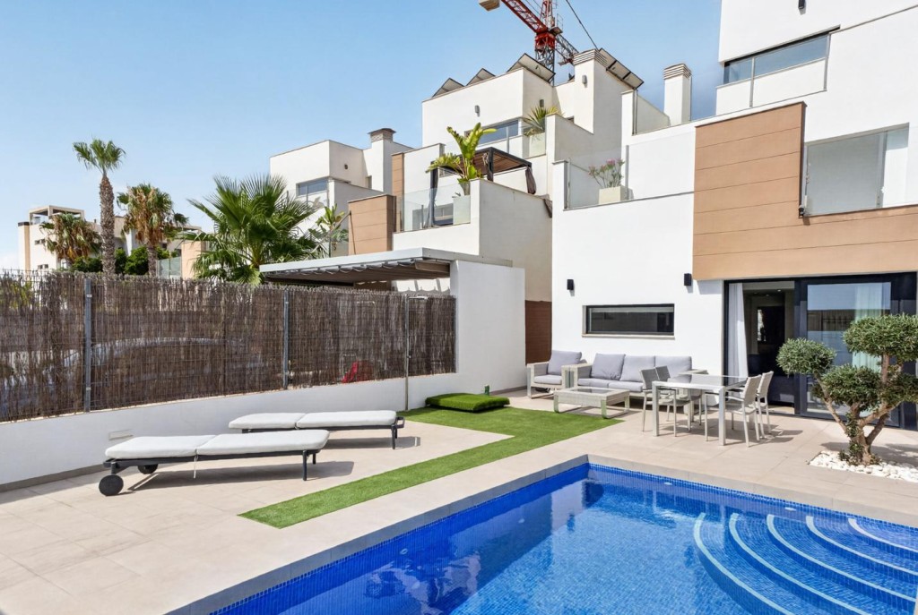 Imagen 2 de Villa de diseño con piscina privada en Guardamar del Segura
