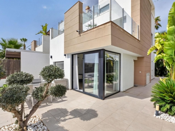 Imagen 3 de Villa de diseño con piscina privada en Guardamar del Segura