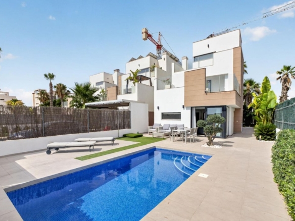 Imagen 1 de Villa de diseño con piscina privada en Guardamar del Segura