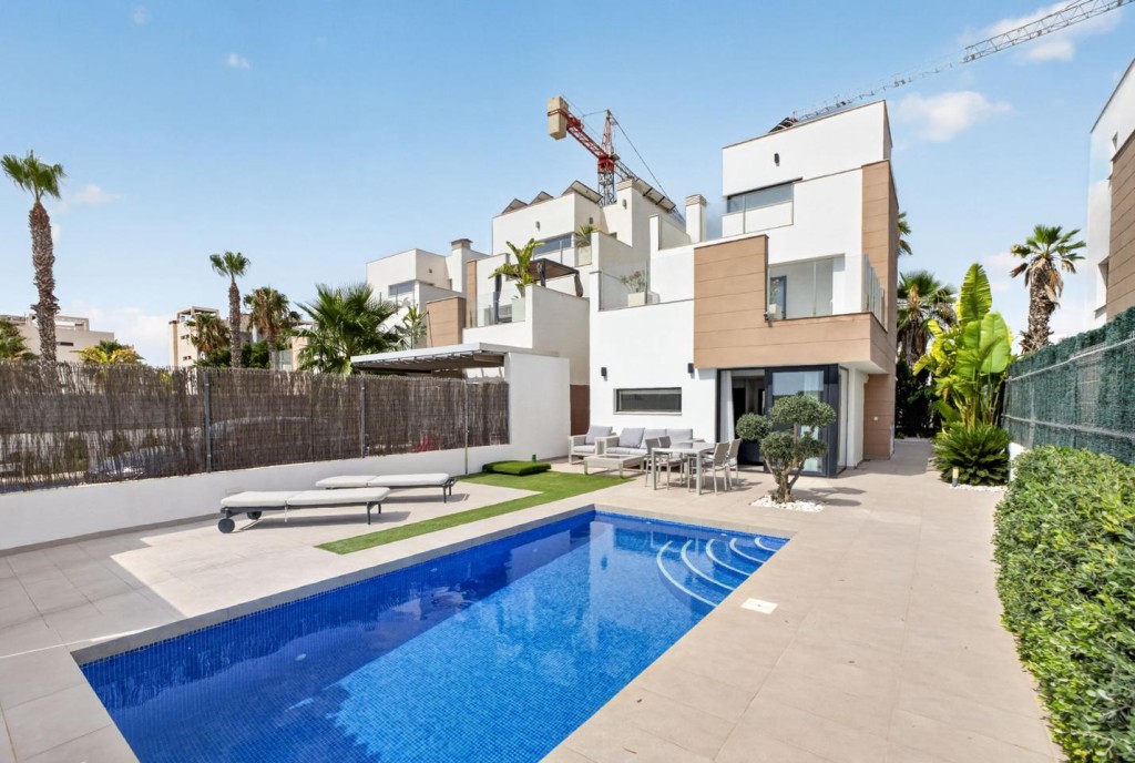Imagen 1 de Villa de diseño con piscina privada en Guardamar del Segura