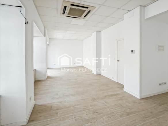 Imagen 3 de LOCAL COMERCIAL DE 50 M. EN PLAYA MUCHAVISTA -- (No admite cambio de uso a vivienda) -- ¡SIN COMISIÓN DE COMPRA!