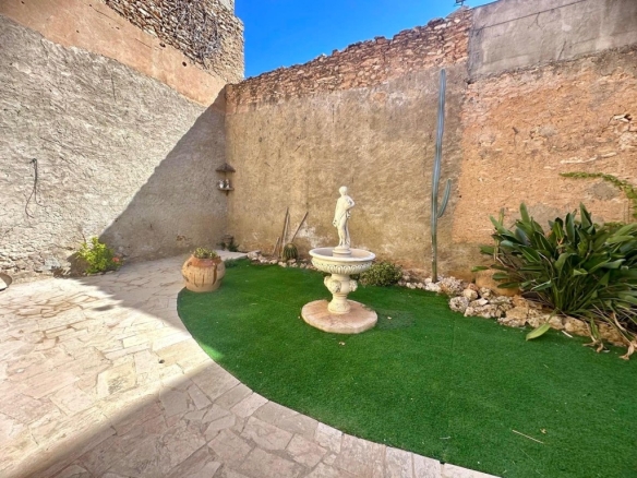 Imagen 3 de Espectacular planta baja con jardín y bodega