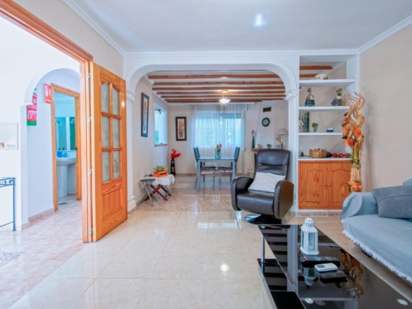 Imagen 3 de Vivienda adosada en Montequinto con club social y licencia VUT!!!
