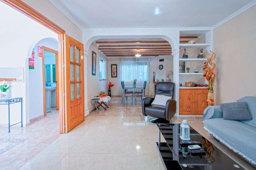 Imagen 3 de Vivienda adosada en Montequinto con club social y licencia VUT!!!
